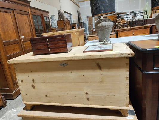 Late 1800s German pine blanket chest