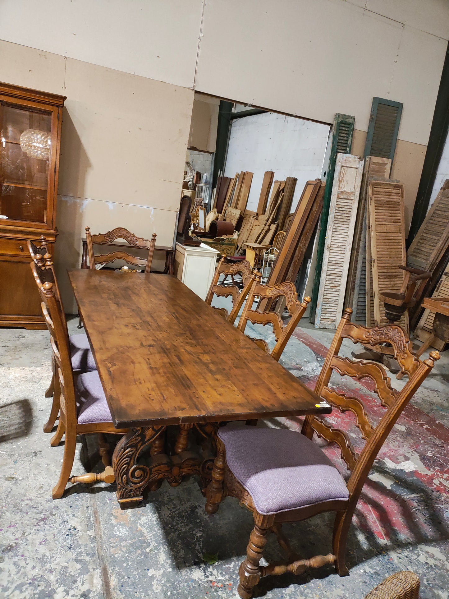 Mid 1900s Baroque Style Oak Table with 6 chairs