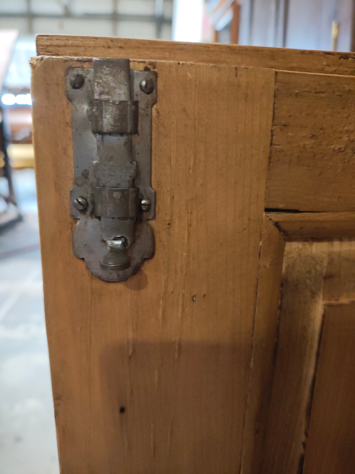 Mid 1900s Country style pine hutch