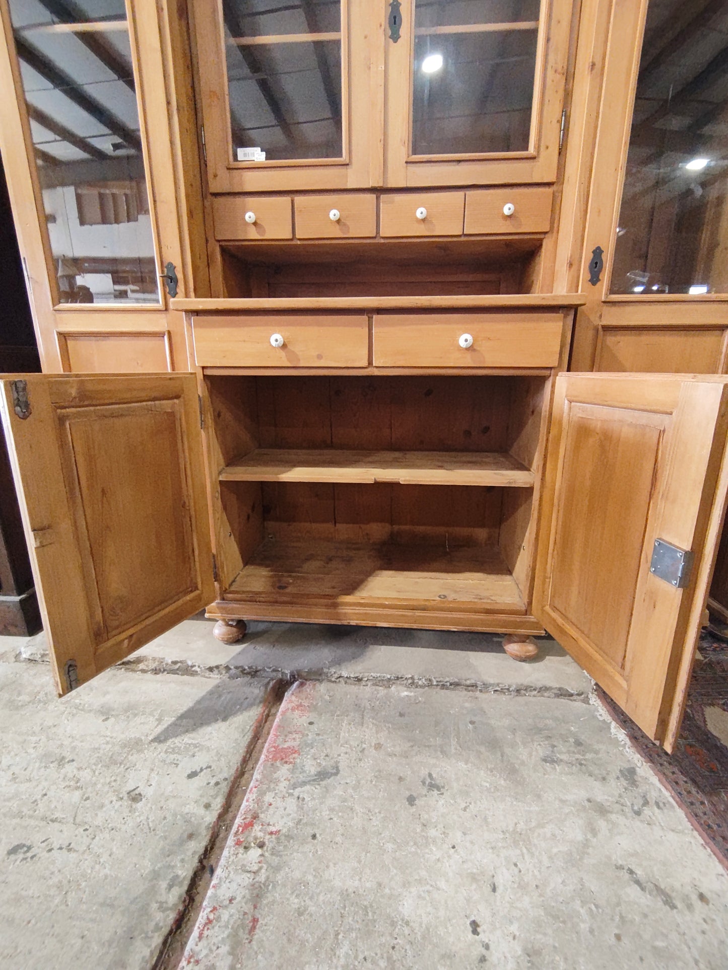 Mid 1900s Country style pine hutch