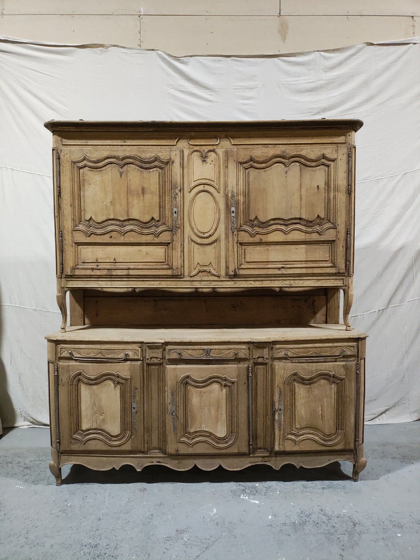 Late 18th Century French Louis XV Provincial Oak Buffet à Deux Corps