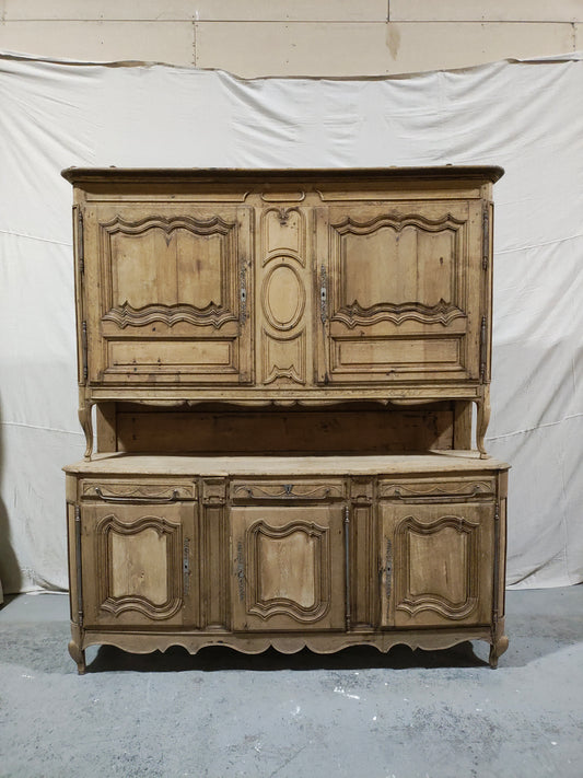 Late 18th Century French Louis XV Provincial Oak Buffet à Deux Corps