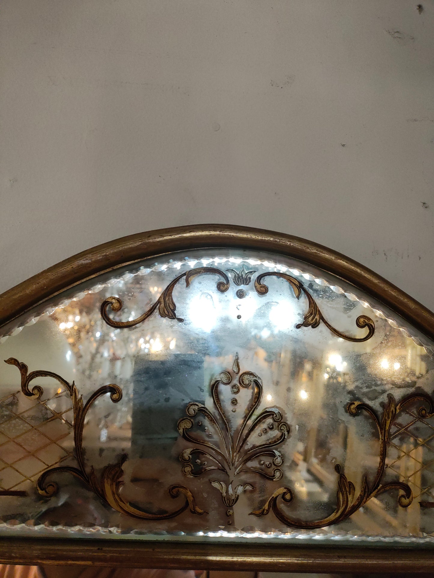 Italian Venetian Églomisé Giltwood Mirror