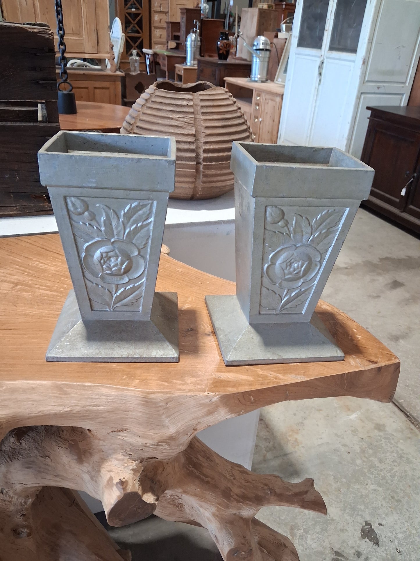 Metal plant holder