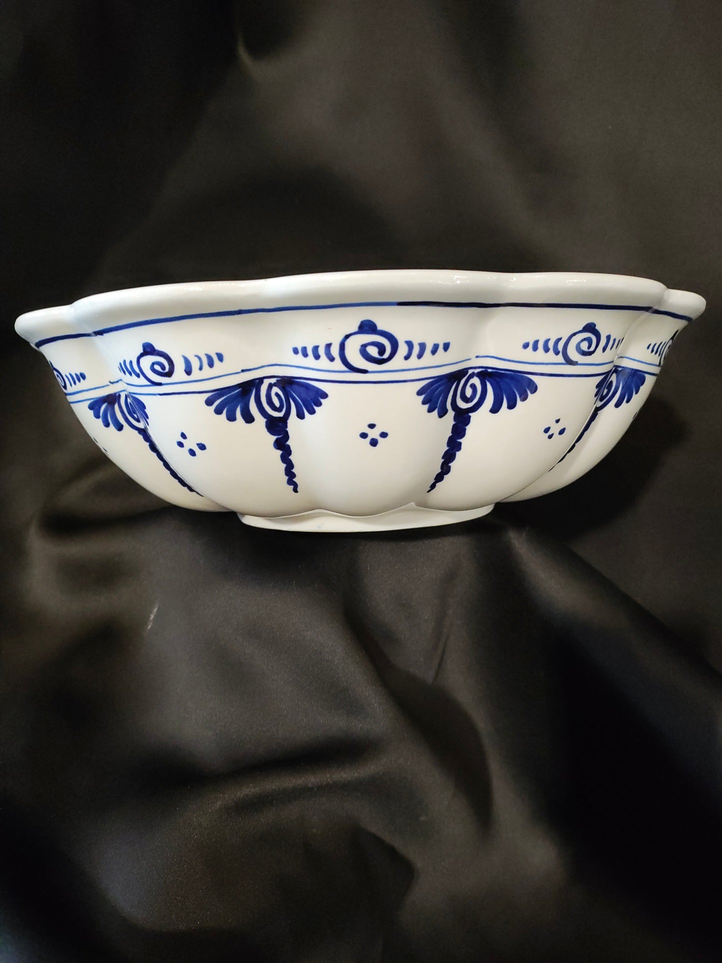 Vintage Delft Blue Hand-Painted Floral Centerpiece Bowl – Dutch Pottery