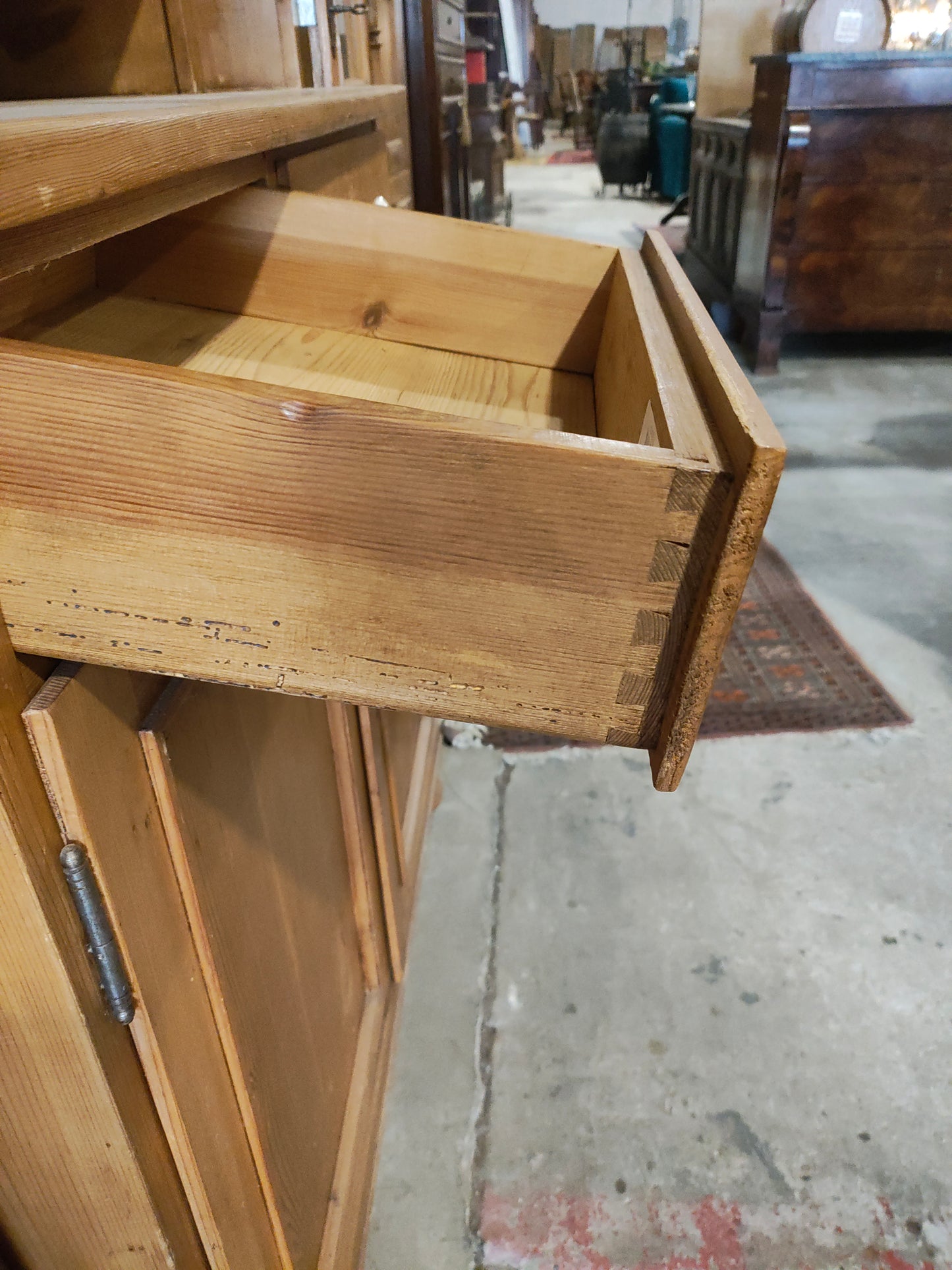 Mid 1900s Country style pine hutch