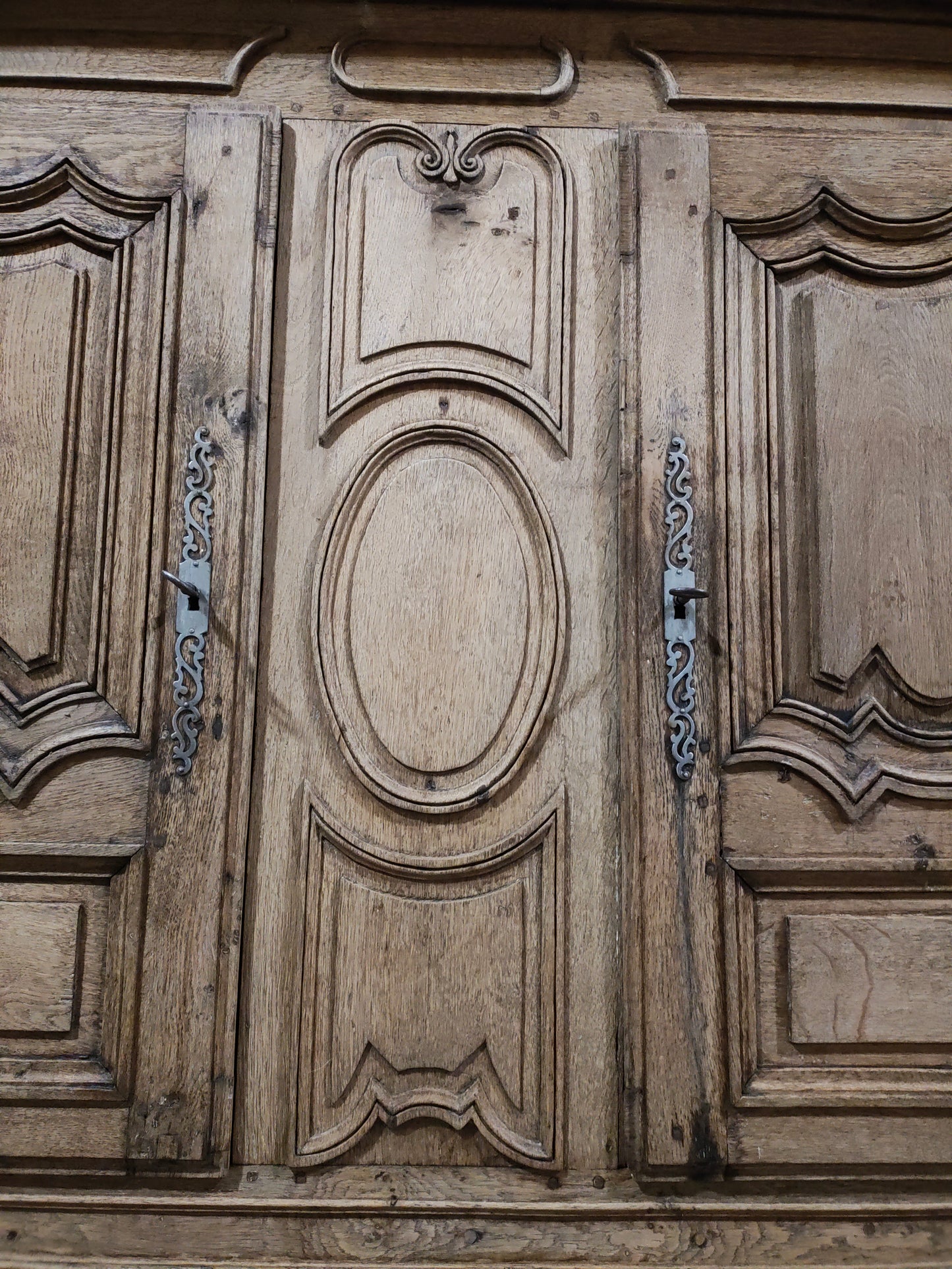 Late 18th Century French Louis XV Provincial Oak Buffet à Deux Corps