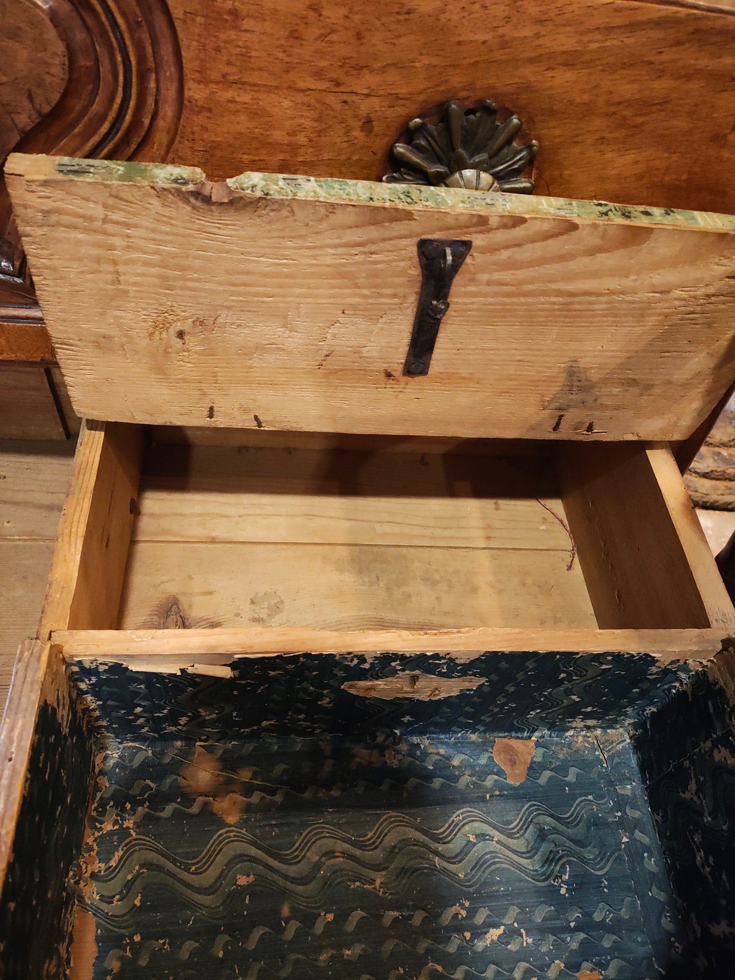 Late 18th-Century French Provincial Walnut Wedding Commode