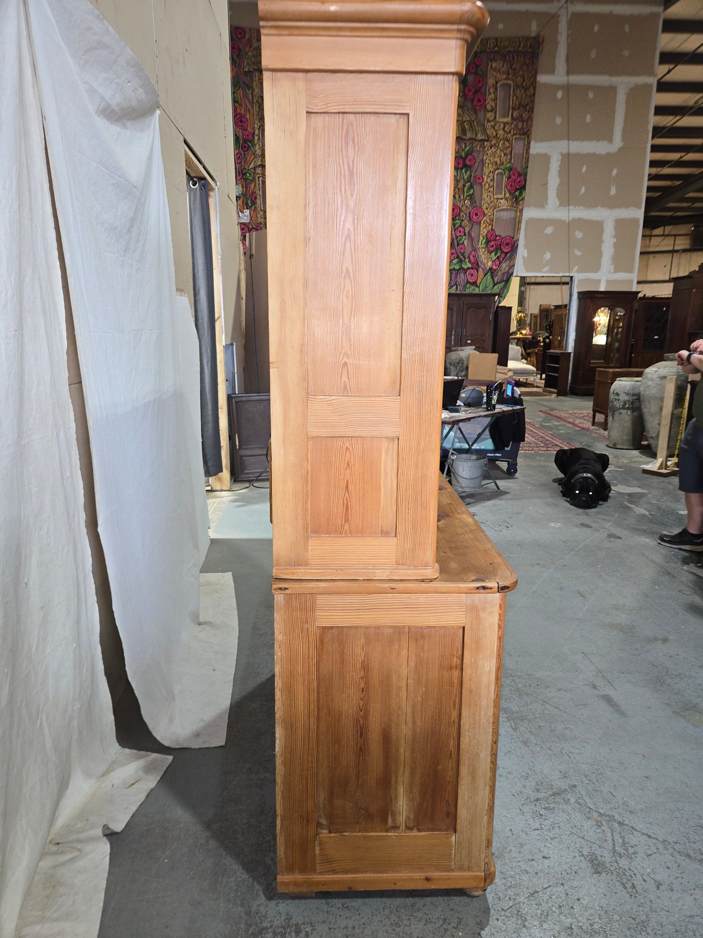 Late 1800s Pine hutch w stain glass