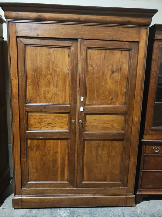 Mid 1900s LPH 2 door oak armoire