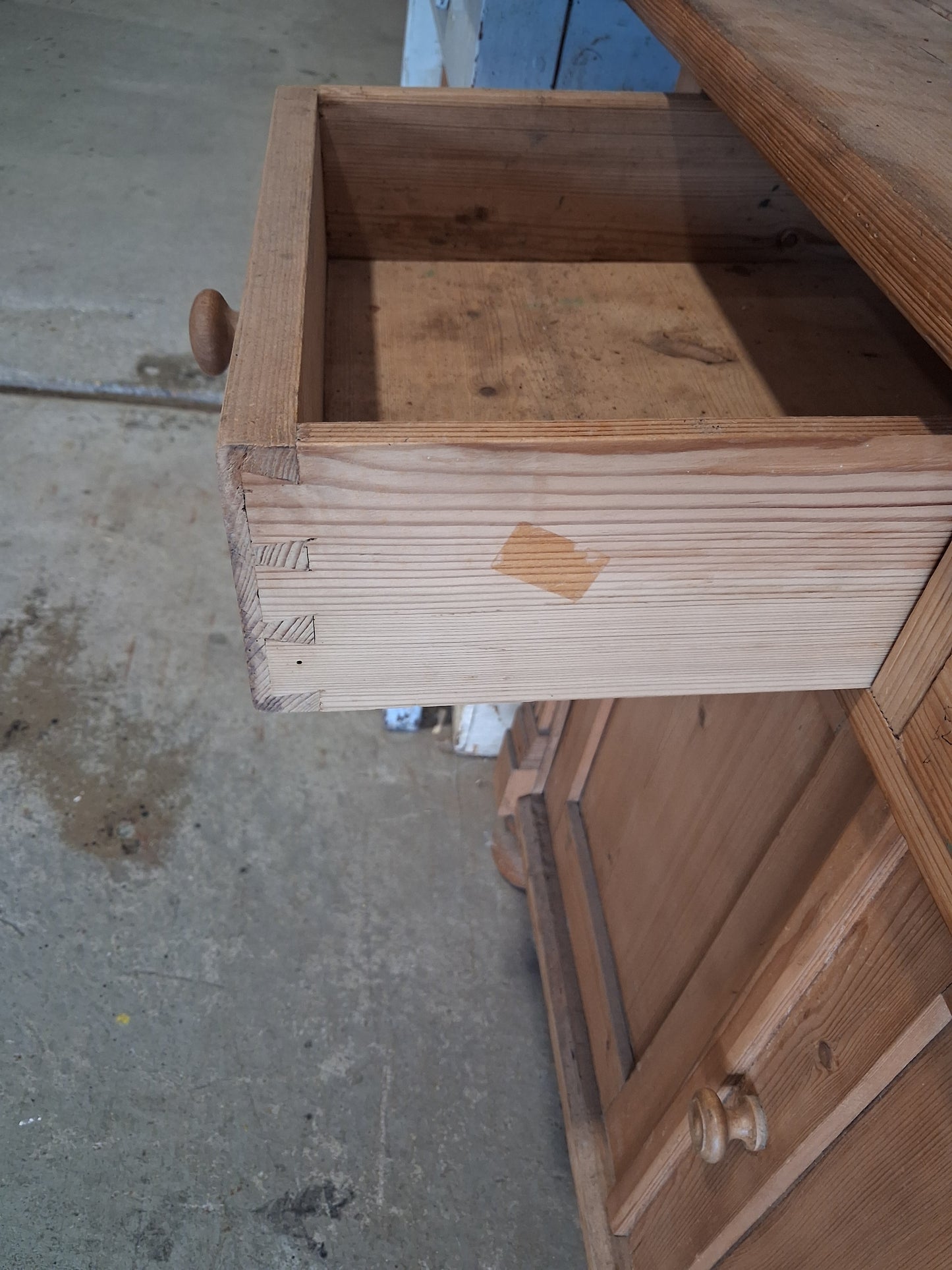 Pine wash table