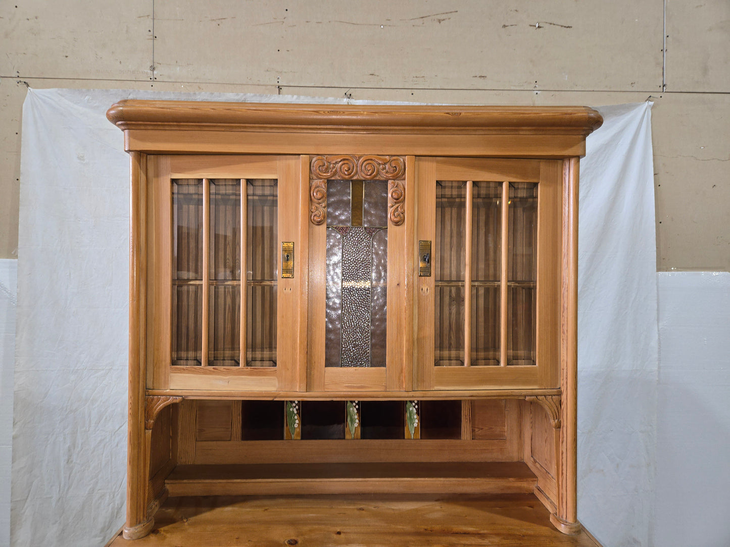Late 1800s Pine hutch w stain glass