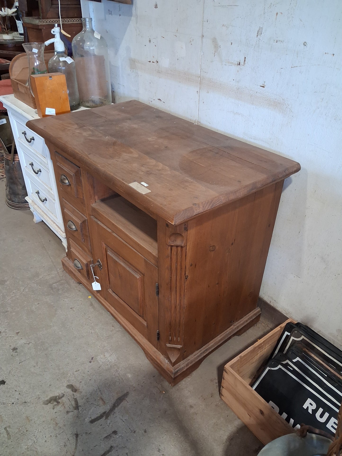 Small pine cabinet w drawers