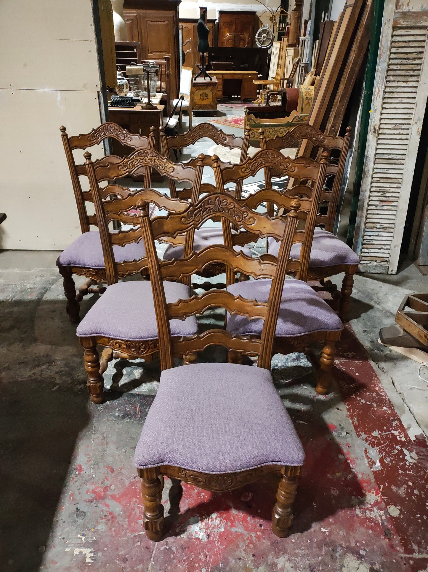 Mid 1900s Baroque Style Oak Table with 6 chairs