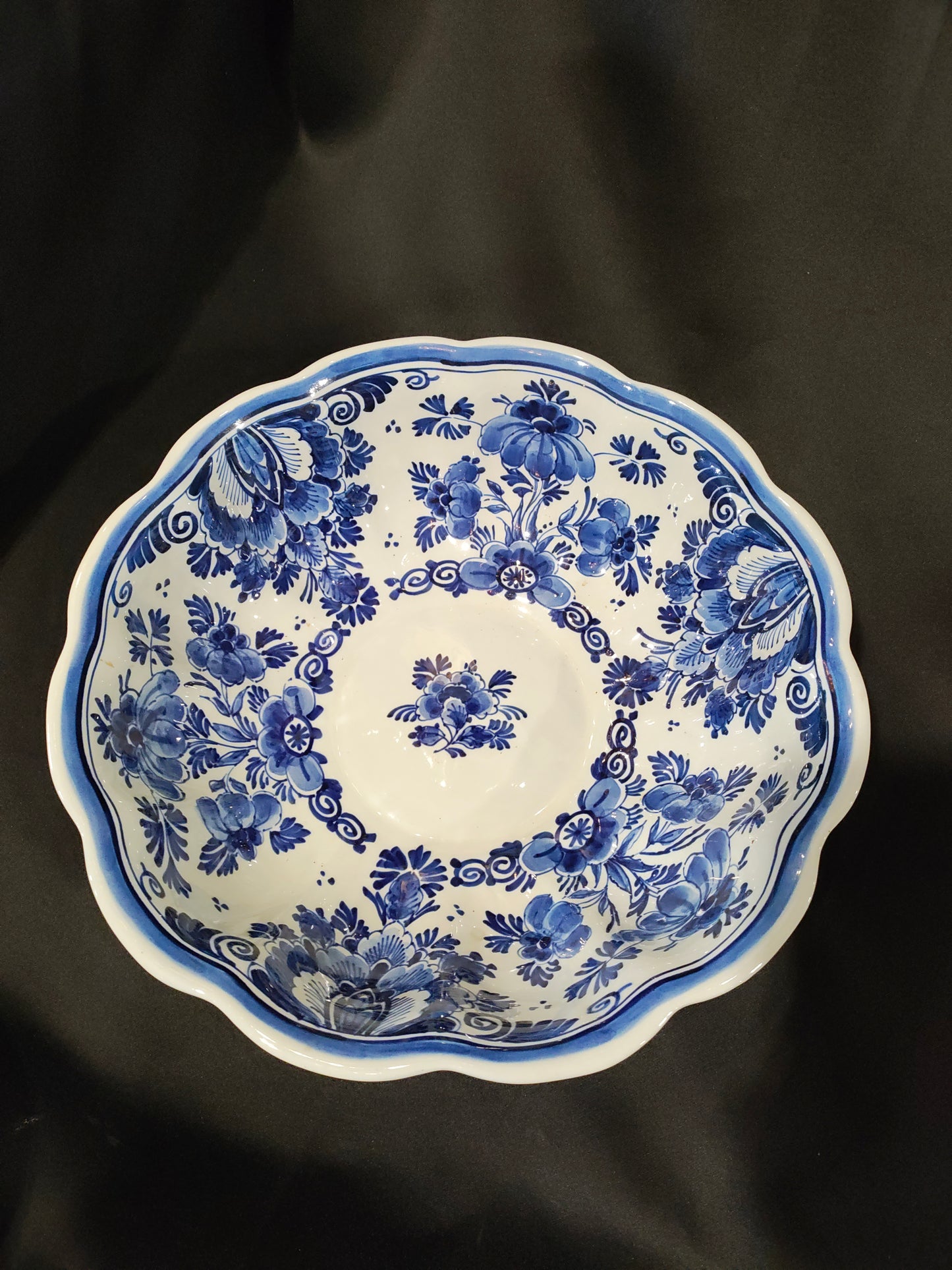 Vintage Delft Blue Hand-Painted Floral Centerpiece Bowl – Dutch Pottery