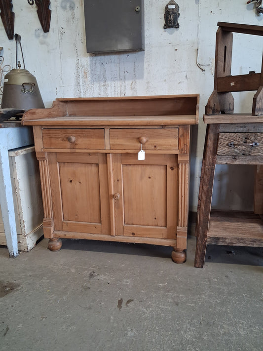Pine wash table