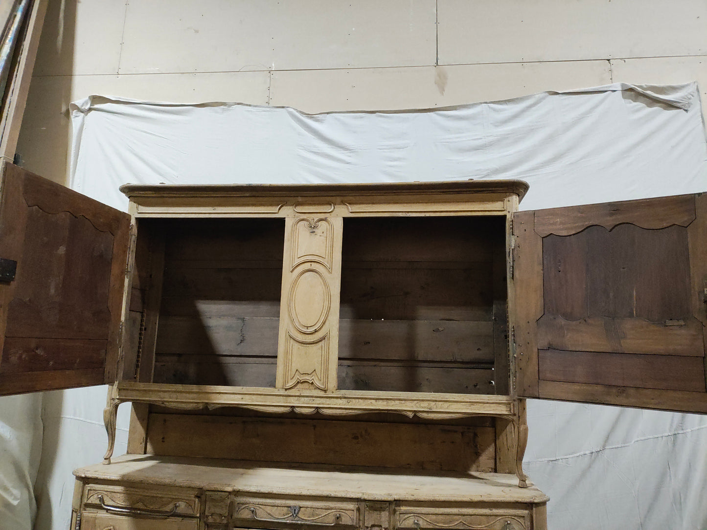 Late 18th Century French Louis XV Provincial Oak Buffet à Deux Corps